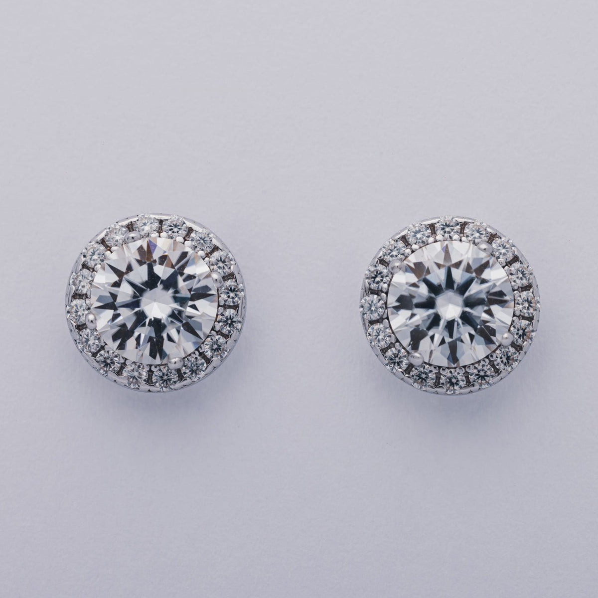 モアサナイト ブリリアント ハロー ピアス（0.8ct）