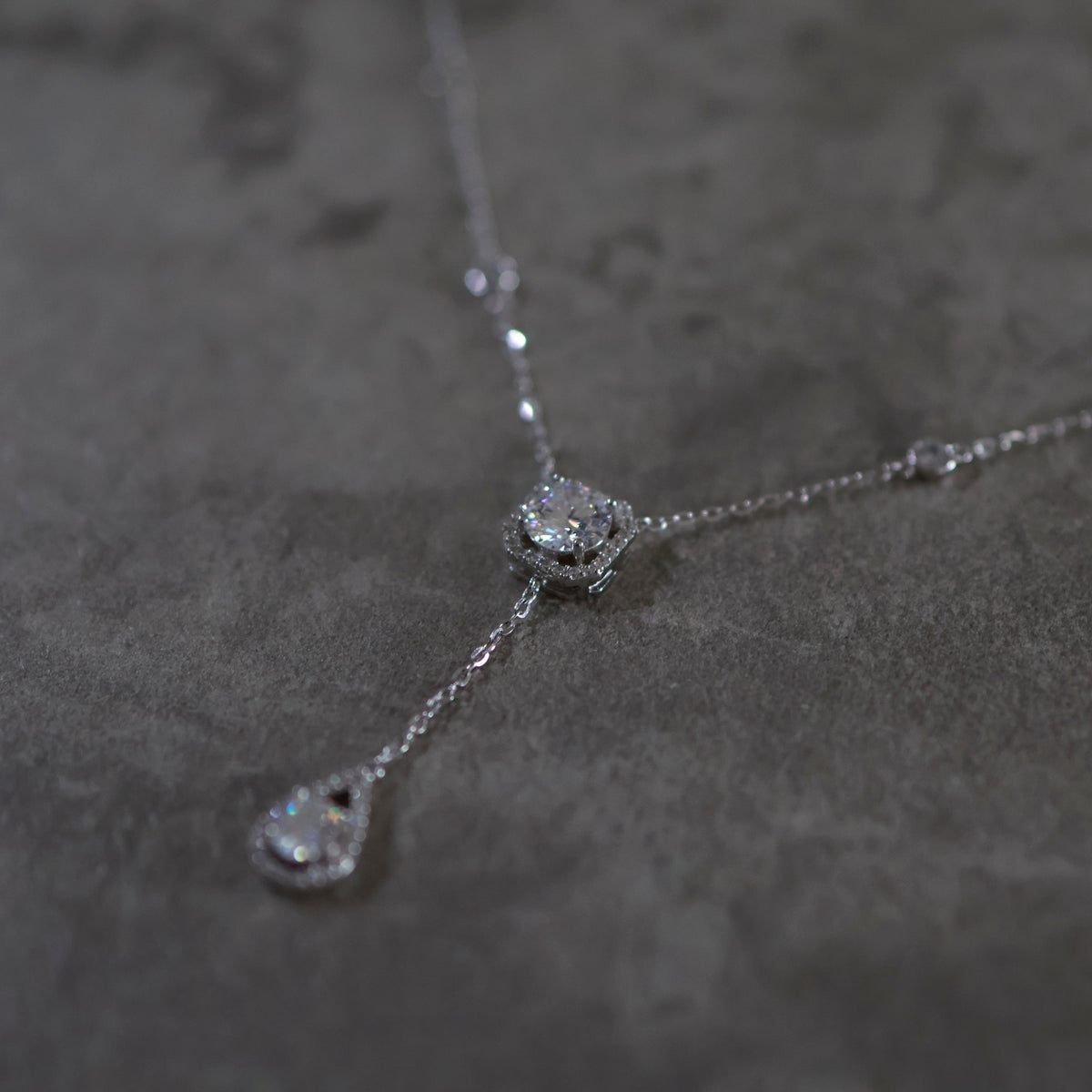 モアサナイト ブリリアント セレスティアル ティアーズ ネックレス（1ct）